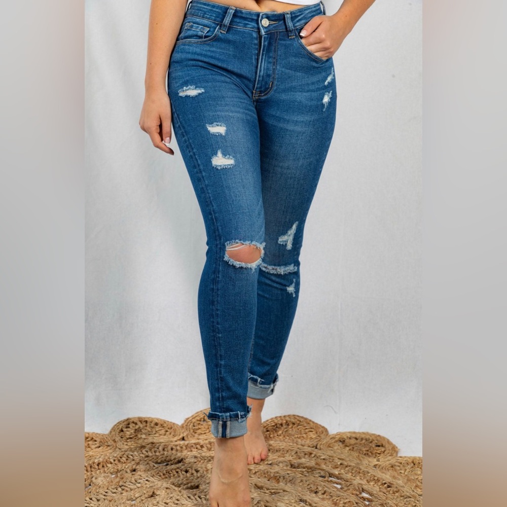 PRICE DROP 🩵 NEW High-rise denim pants with distressed detail